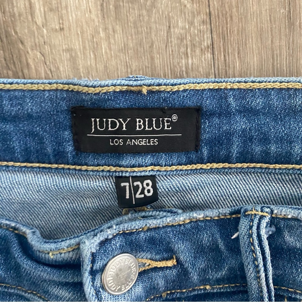 Judy Blue Casual Comfort High Rise Medium Wash Distressed Slim Leg Jeans 7/28 - Picture 6 of 13